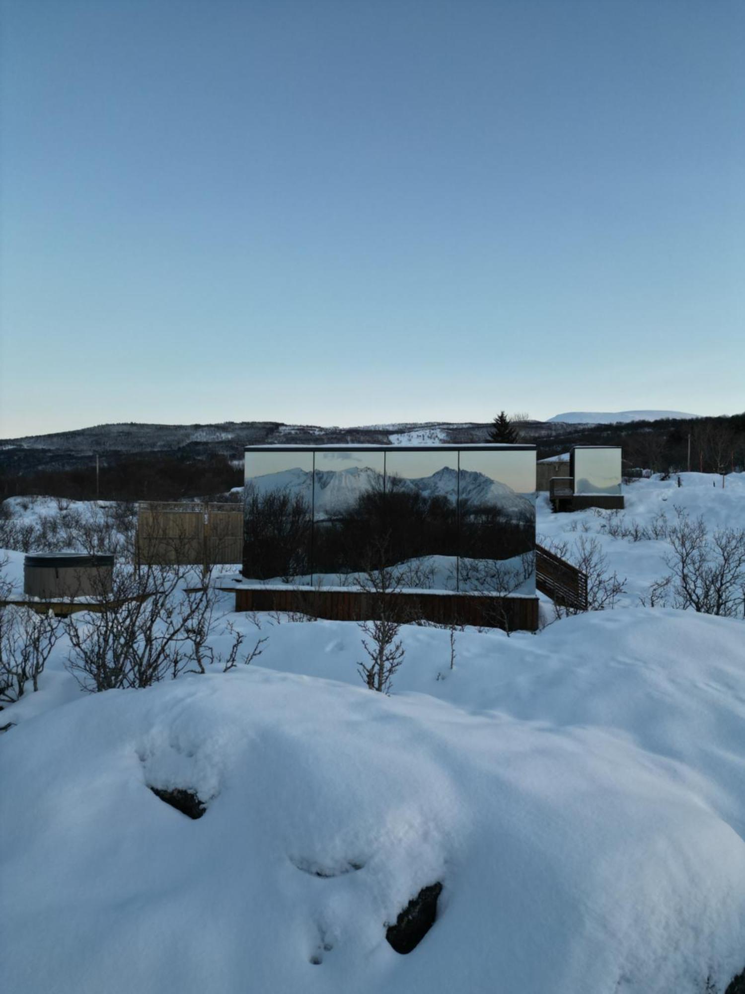 Wonderinn Arctic Utstrand エクステリア 写真