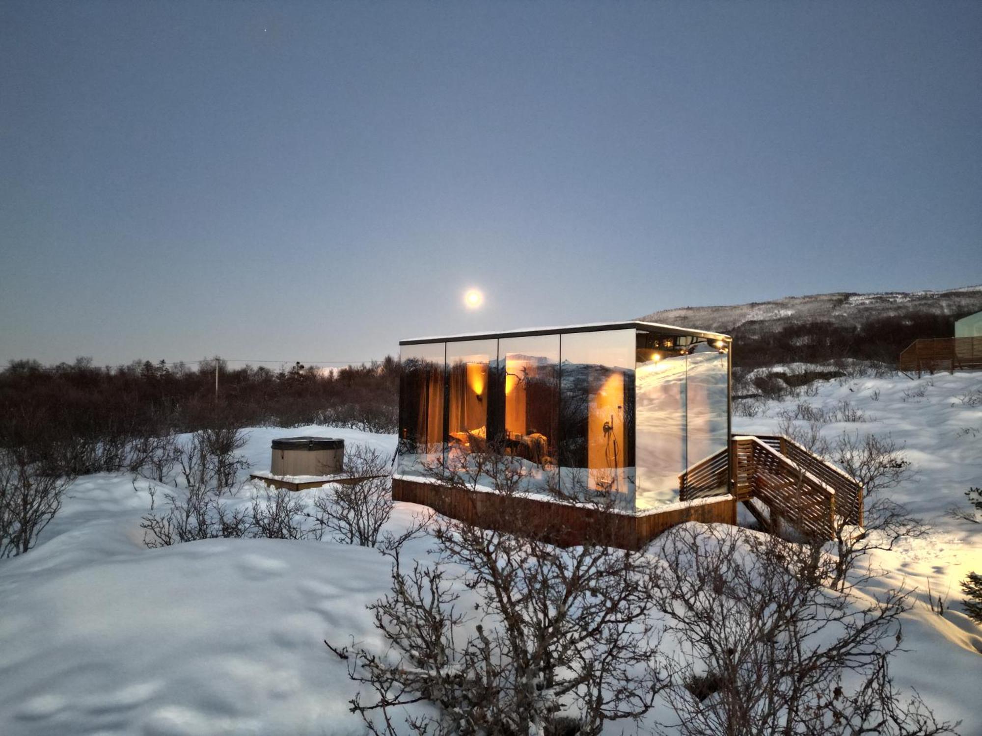 Wonderinn Arctic Utstrand エクステリア 写真