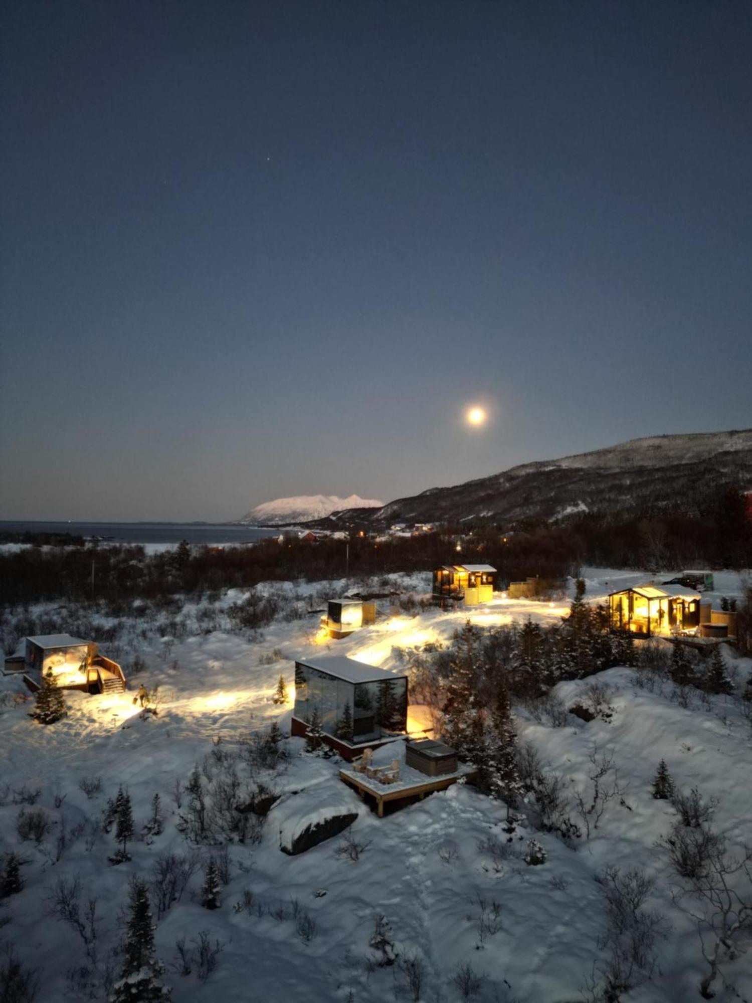 Wonderinn Arctic Utstrand エクステリア 写真