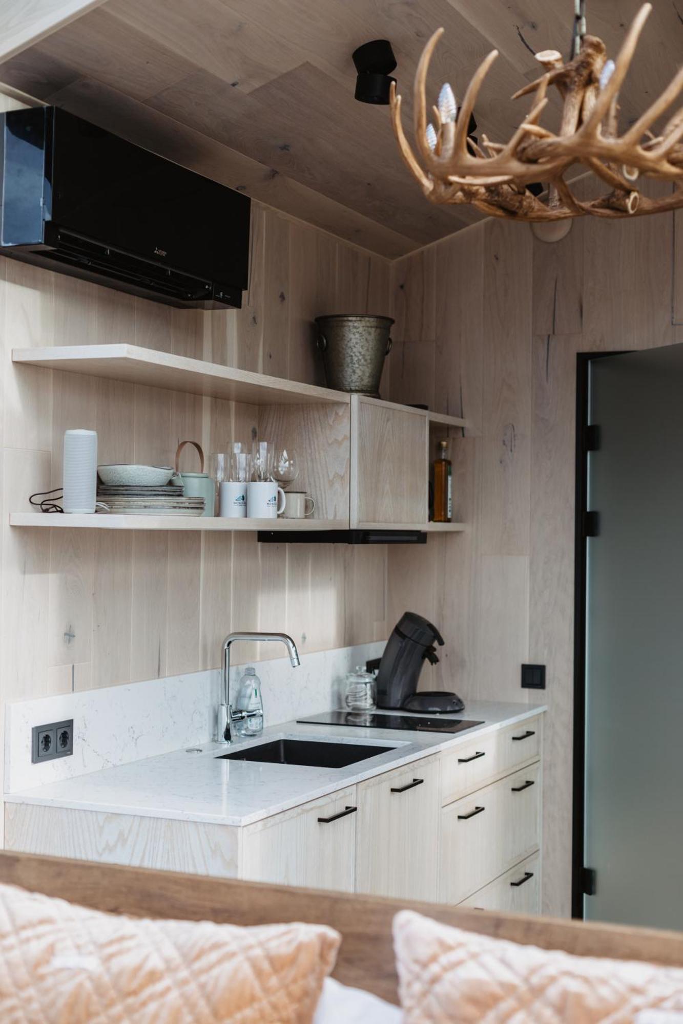 Wonderinn Arctic Utstrand エクステリア 写真